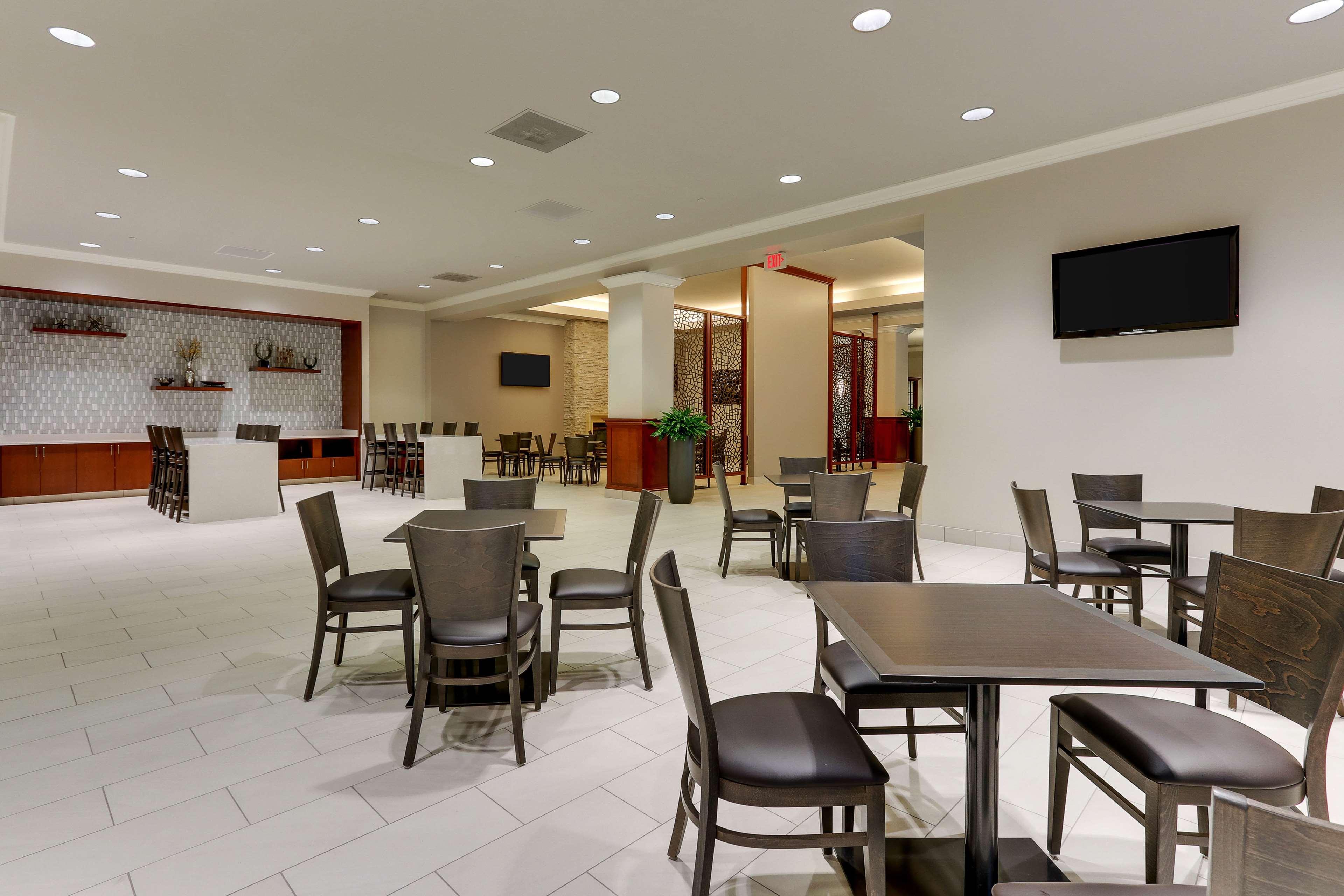 Doubletree By Hilton St. Louis Forest Park Saint Louis Exterior foto