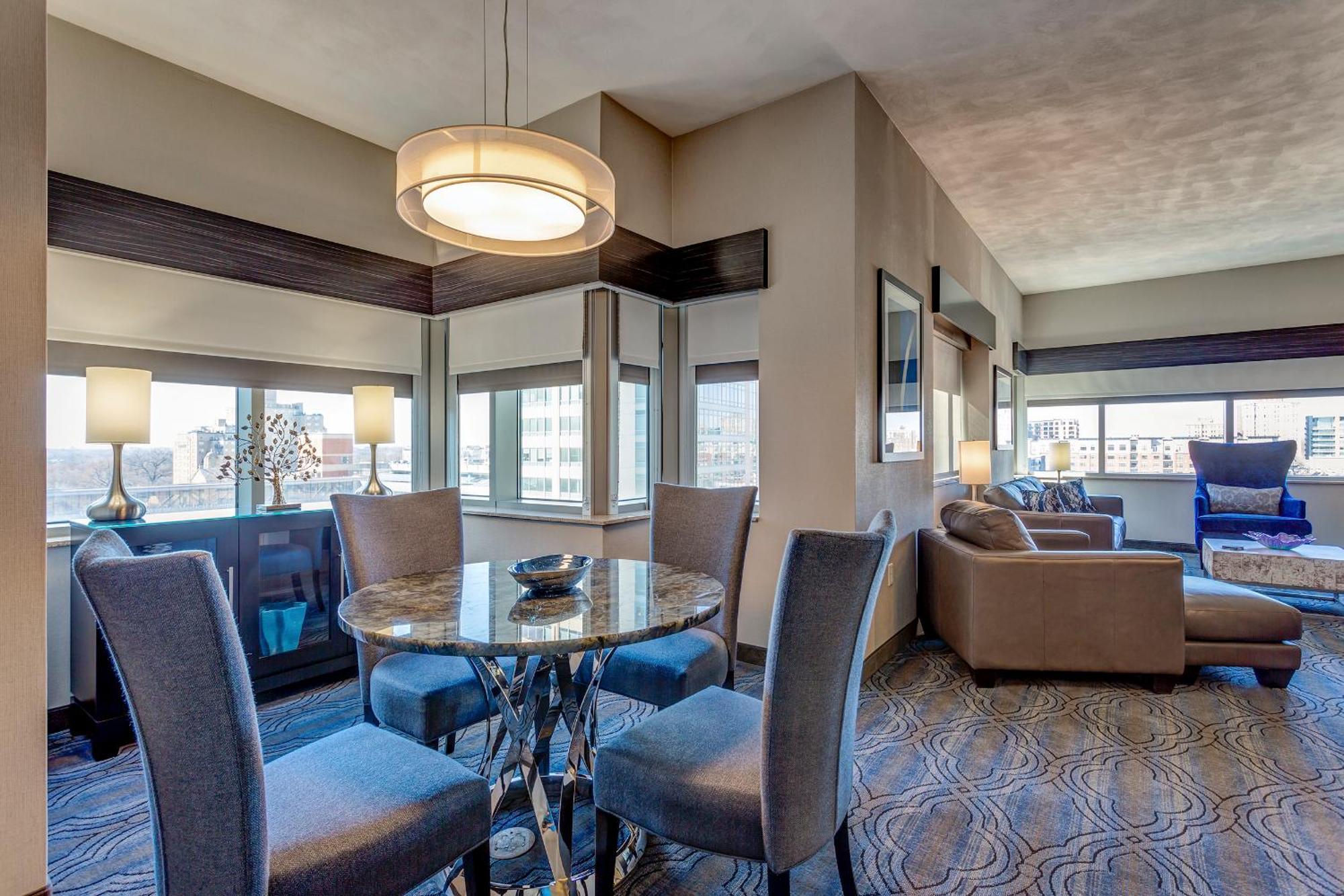 Doubletree By Hilton St. Louis Forest Park Saint Louis Exterior foto